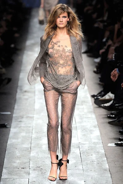 Look 24